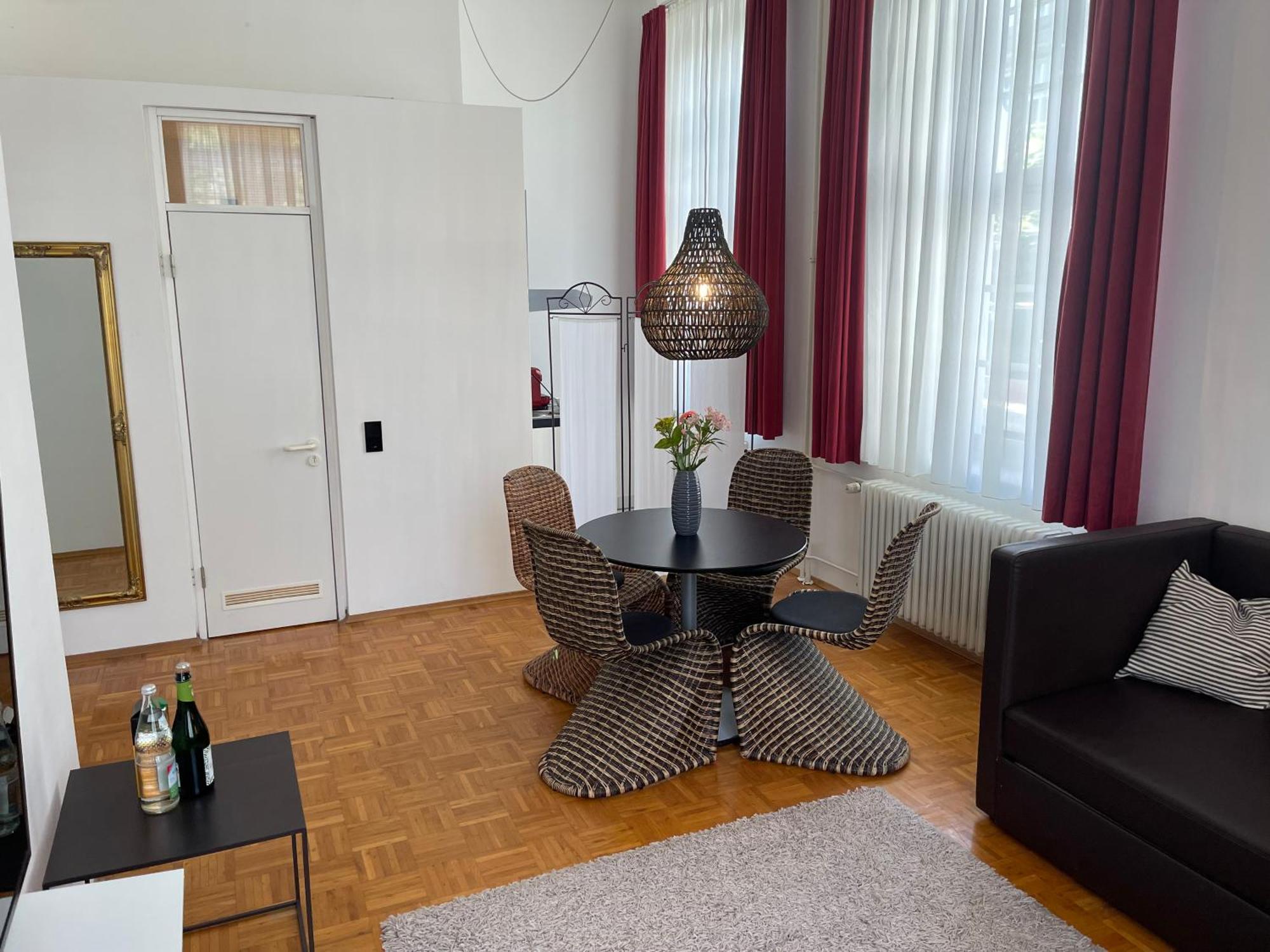 Whliving - Apartments & Studios In คอนสตานซ์ ภายนอก รูปภาพ